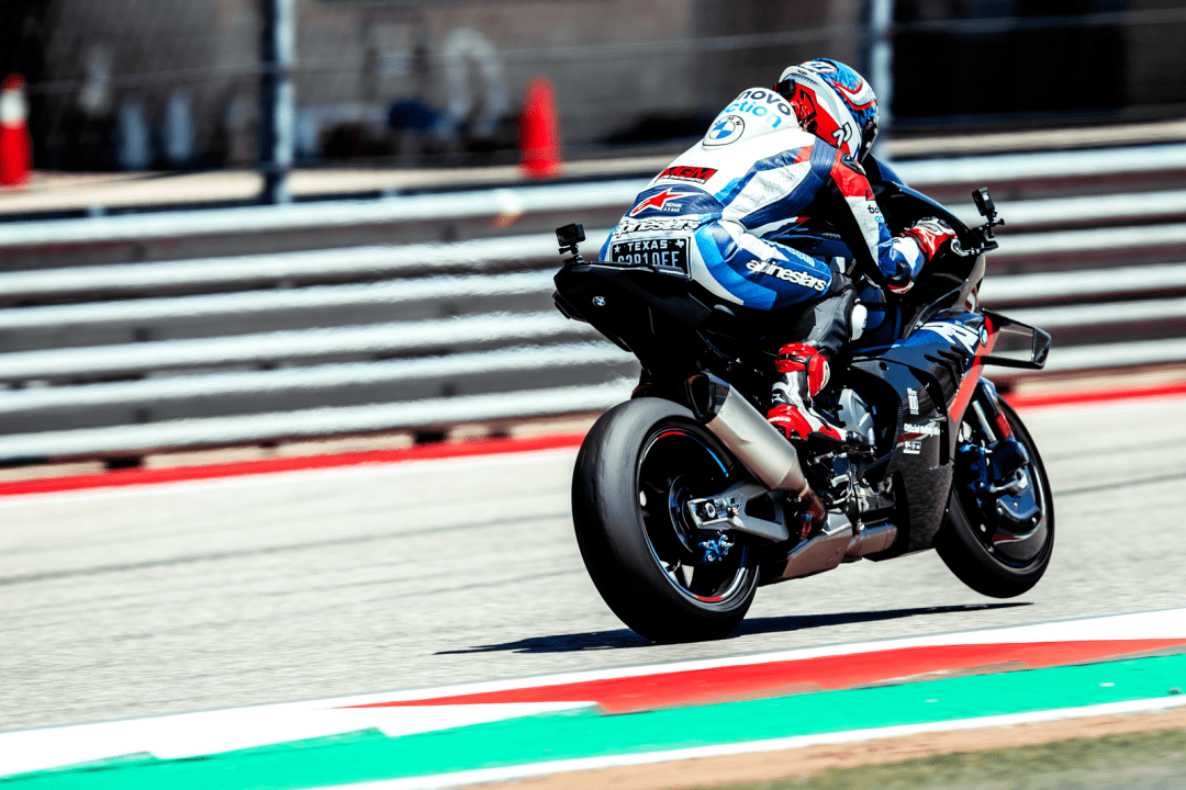 特写:宝马摩托的 motogp 安全车 m 1000 rr_搜狐汽车_搜狐网