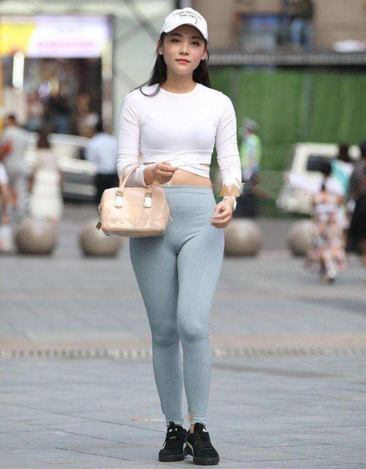 网红带火的"无痕裤",劝你最好别穿出门,看完这些素人街拍就懂_造型