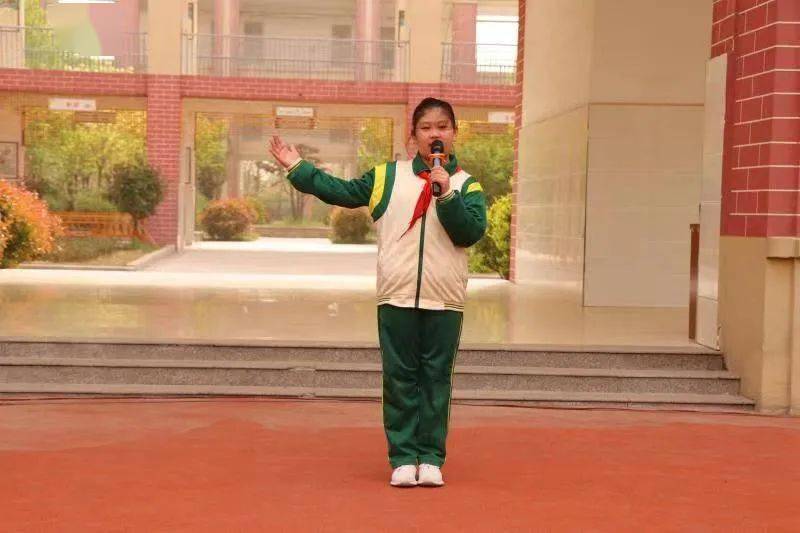单县单州小学举行 "讲红色故事 传红色精神"为主题讲故事比赛活动.