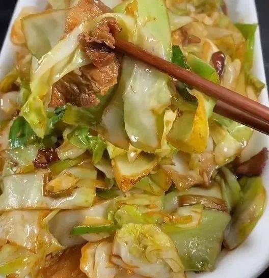 小白菜湯主食:白米飯晚餐副食:雞蛋糕,大頭菜炒粉條,菠菜豆腐絲湯主食