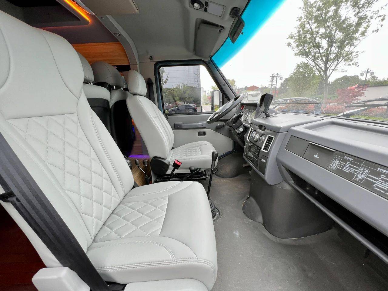 新星依维柯2045露营房车,四驱带两把差速锁,懂得自然懂