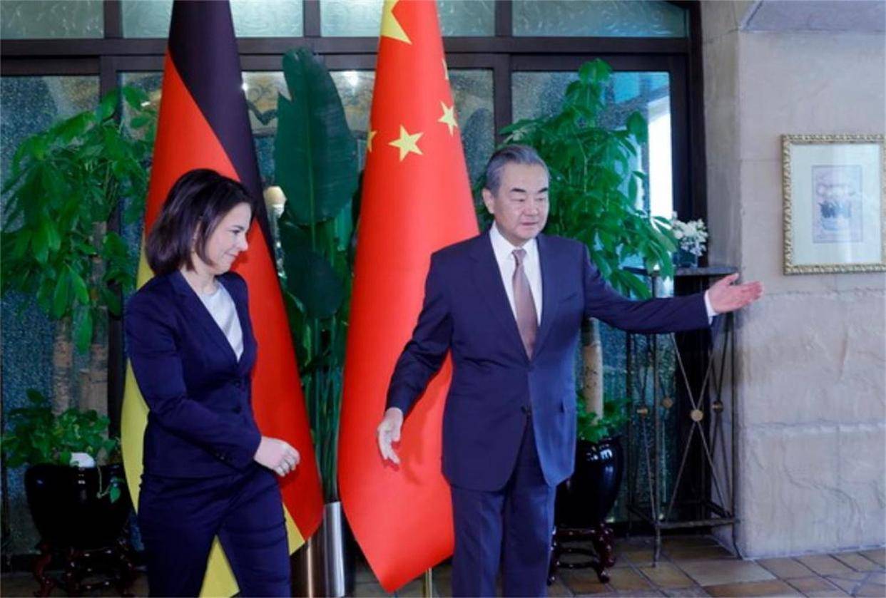 "中国曾支持德国实现统一"王毅会见德外长,说了句意味深长的话_贝尔
