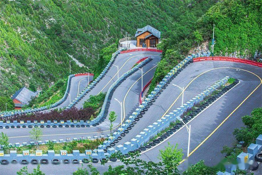 在这里可以玩超受欢迎的山地滑车,全长1200米,落差200米,比梨树沟人少