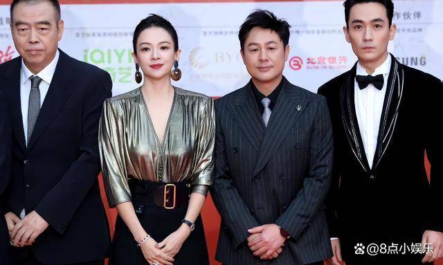 张颂文向陈凯歌介绍年轻演员高叶,展现演员之间革命友谊和正能量_网友