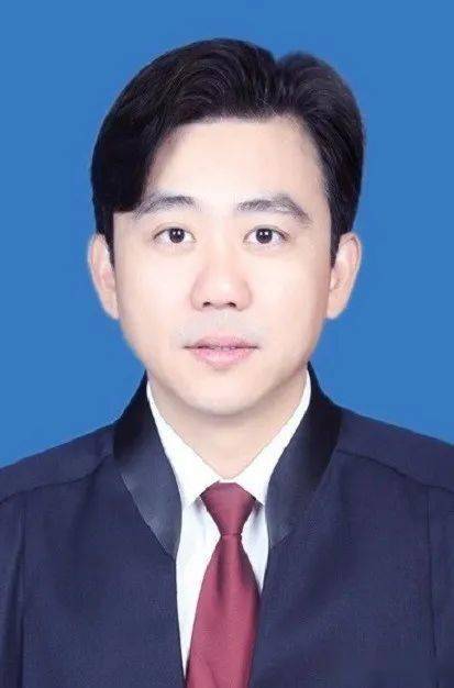 潍坊企业家俱乐部副会长山东国曜琴岛(潍坊)律师事务所主任简介:崔巍