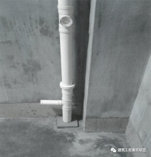 卫生间管道穿楼板处这样施工,不渗不漏!_洞口_地面_根部