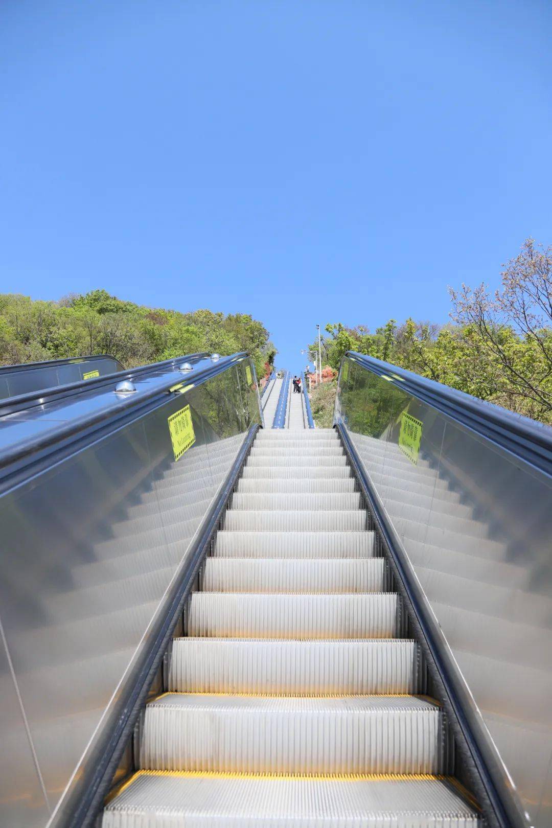 汉中龙头山国际旅游度假区"电梯"登山,火了!