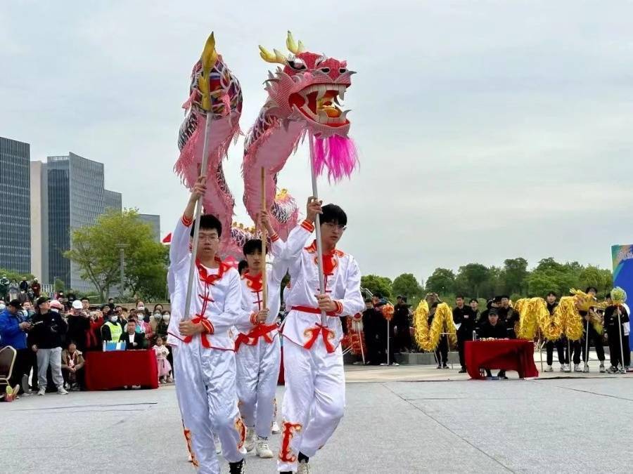 徐州市云龙区举办第六届大龙湖风筝节