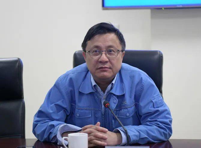 分公司领导褚小华,胡传清,舒浩华,柳先友出席会议.提升现场管理水平