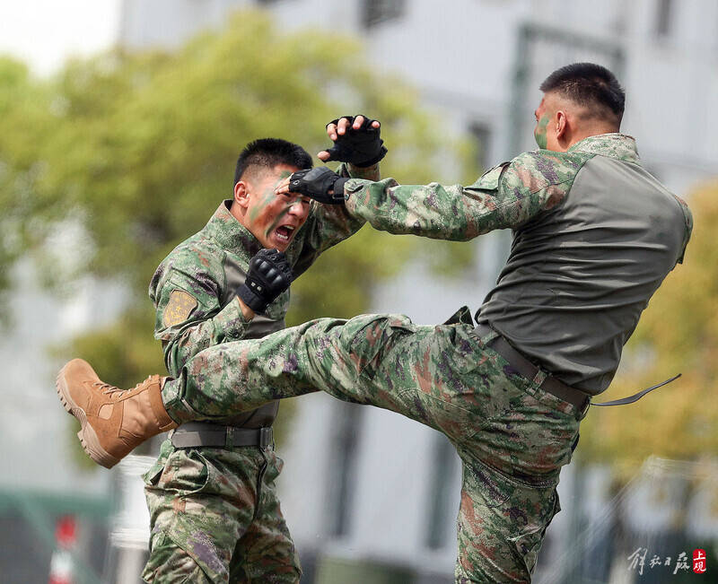 好八连命名60周年,市民走进军营感受官兵日常训练生活_上海_任务_侵袭