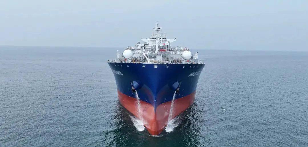 全球首艘93000立方米双燃料液化石油气船成功命名交付_造船_中国船舶