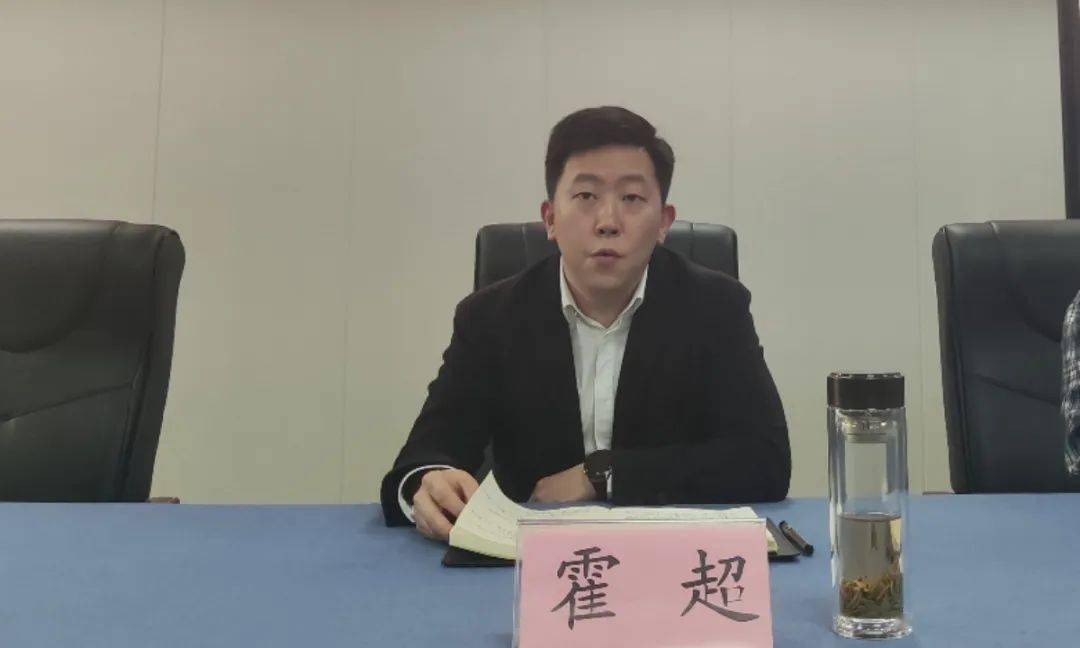 团县委书记霍超向在岗志愿者的辛勤付出表示感谢,并嘱咐志愿者:一是