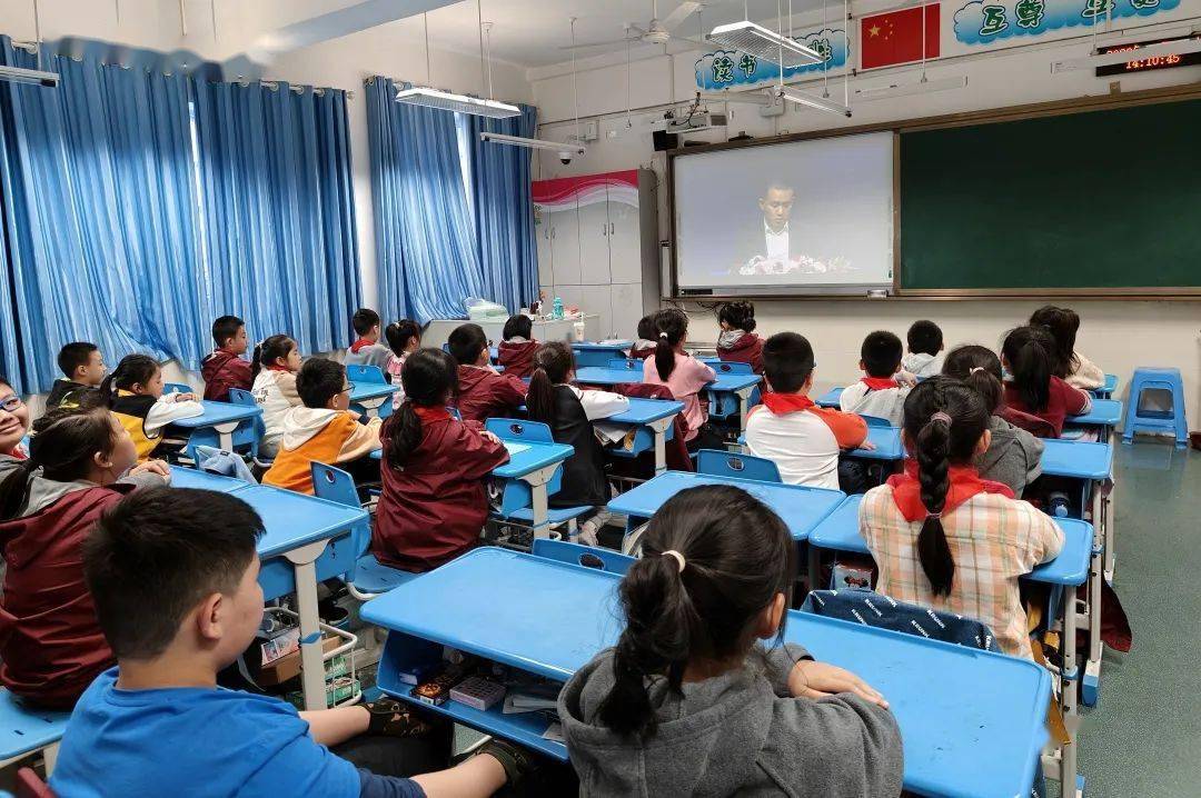 重庆11中校服图片