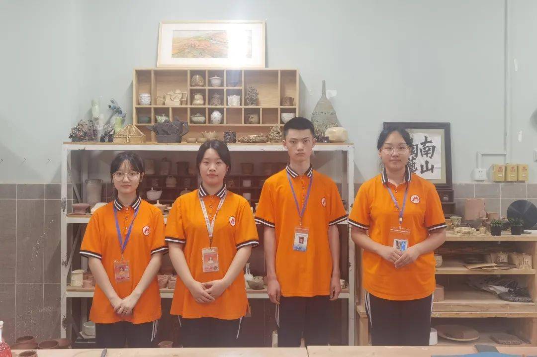 王舒婷指导教师:夏颖 邓天怡电子商务技能(移动端)赛项重庆市一等奖