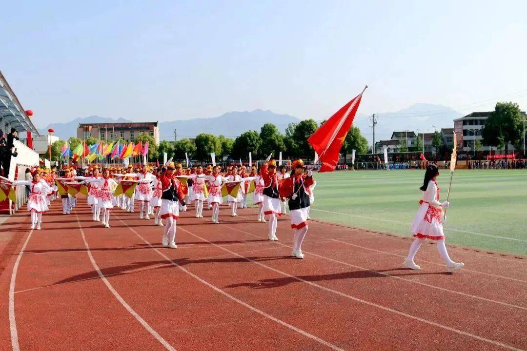 顽强拼搏展风采 | 勉县2023年中小学生田径运动会汉中市仁德学校再创