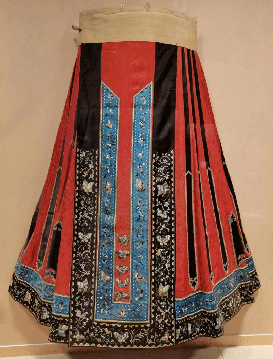 【色丝绣艳】芰荷为衣丨马面裙_凤尾_装饰_百褶