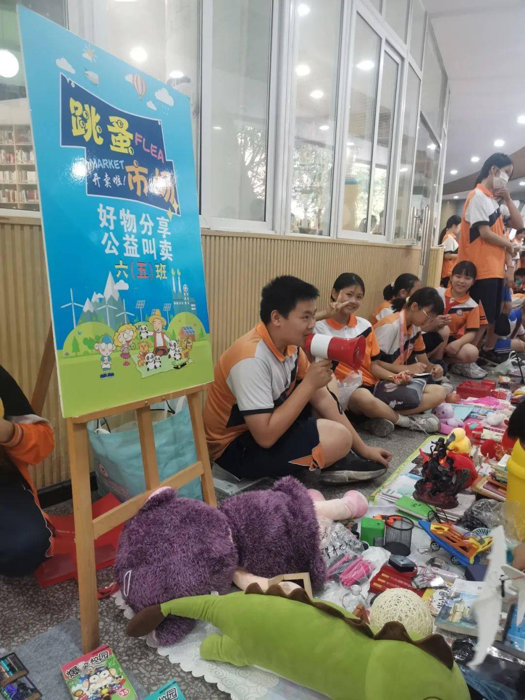 期待今天的活动了我准备了《十万个为什么》和《皮皮鲁与鲁西西》我