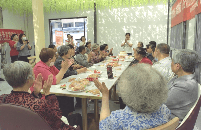 曾都西城:白云湖社区举办老年人集体生日会_寿星_随州市_活动