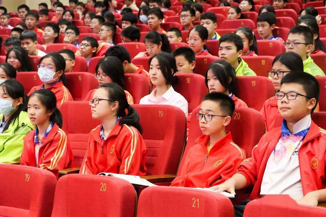 防诈于未然 —— 柳州崇远中学"预防电信诈骗"知识讲座_网络_何警官