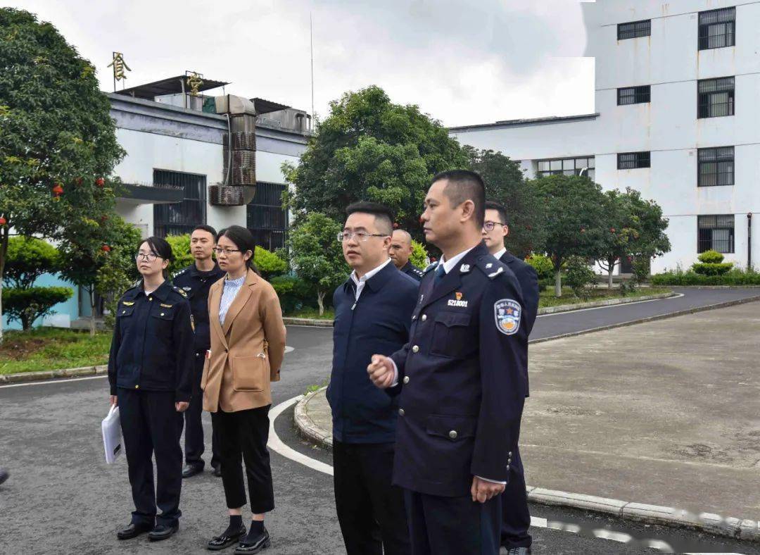 4月28日,福泉市人民政府副市长高建平带领福泉市市场监督管理局