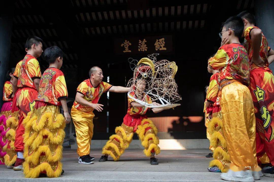 虎门白沙小学少年醒狮队出征获奖!_大赛_表演_动作
