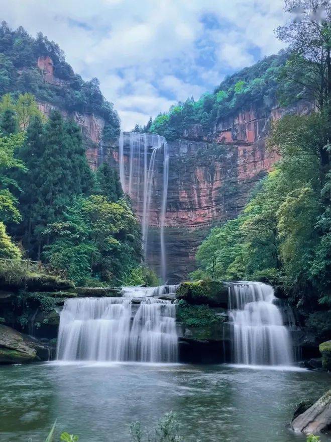 购票时即可享受四面山景区门票5折优惠(45元/人),门票有效期至2023年5