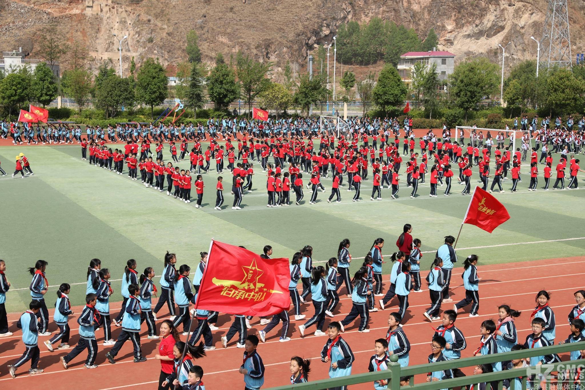 会泽县钟屏小学激情早操跑出"新花样"_体育_形式_学子