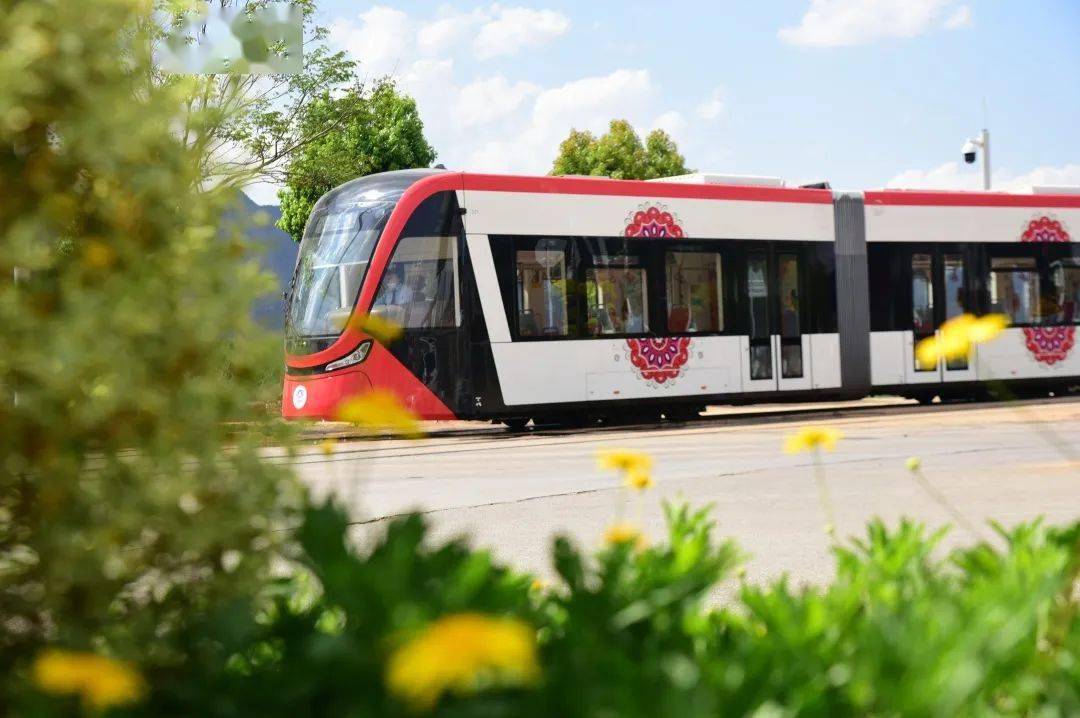 "五一"来云南,"轻轨 "带你找回自己_蒙自_普者黑_民族