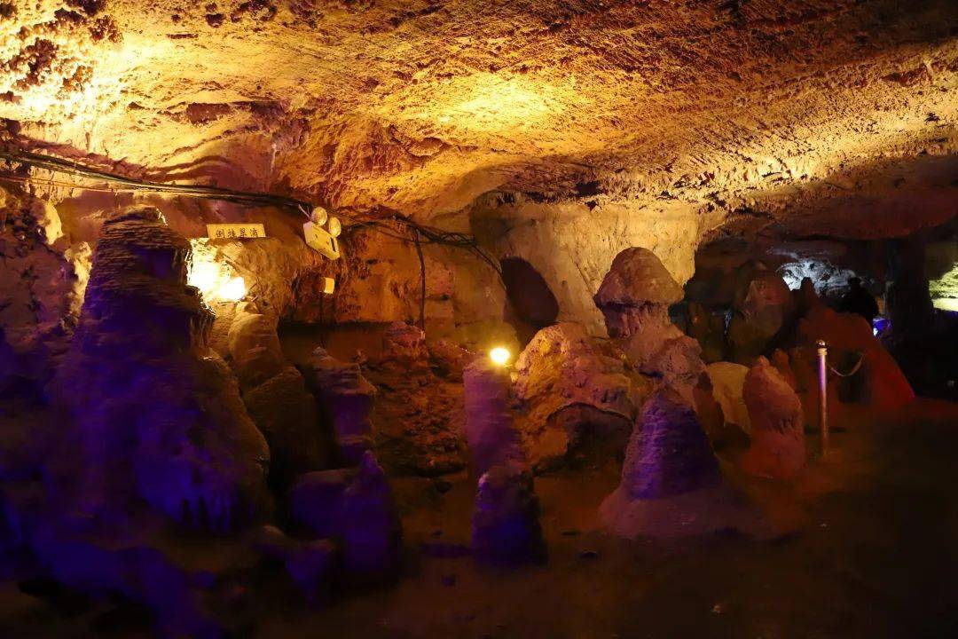 官马溶洞是吉林省唯一的大型喀斯特熔岩溶洞.