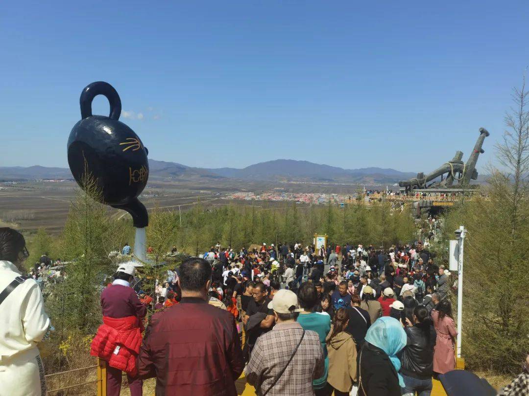 五一假期过半,彩云岭景区"持续升温",迎来客流热潮_游客_接待_旅游
