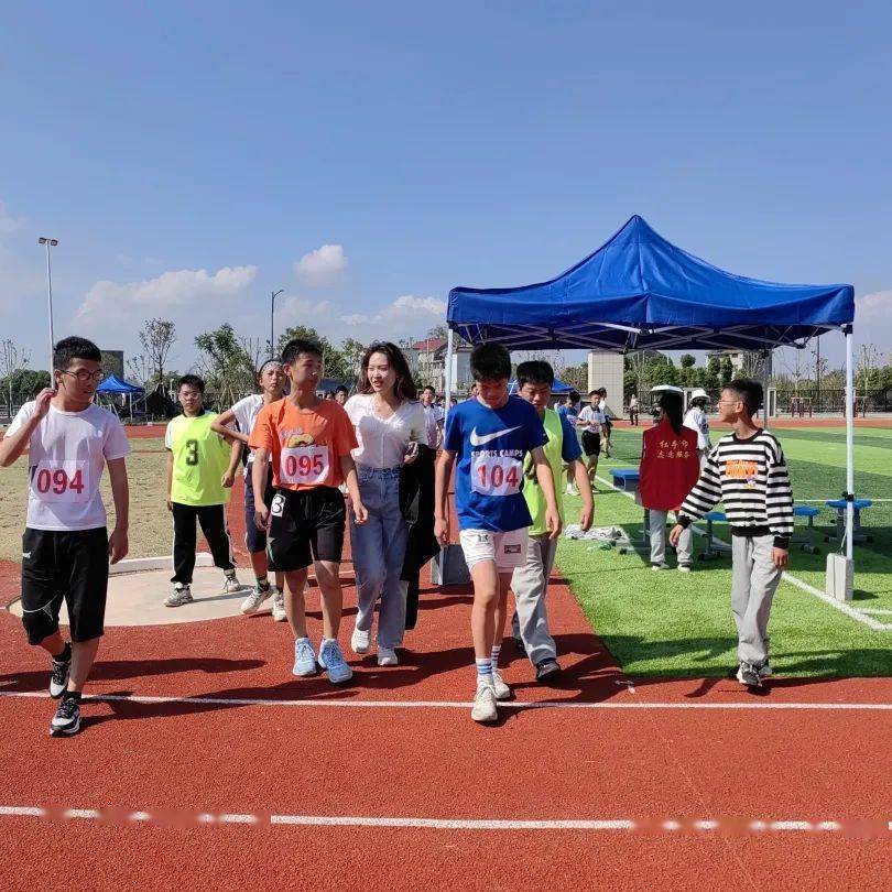 向阳教师走心教育故事:为爱坚守—电影《朝华》观后感_孩子_袁敬华