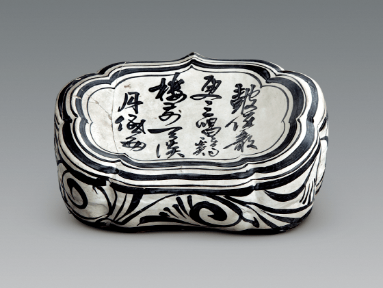 文物超链接:小瓷枕,大精彩——解读瓷枕的功用(下)_发型_枕头_白釉