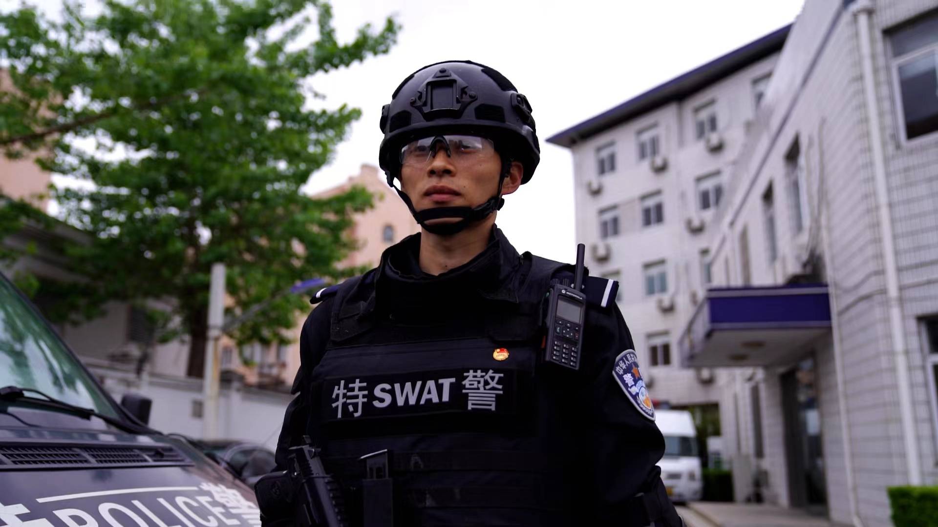 藏蓝警服图片