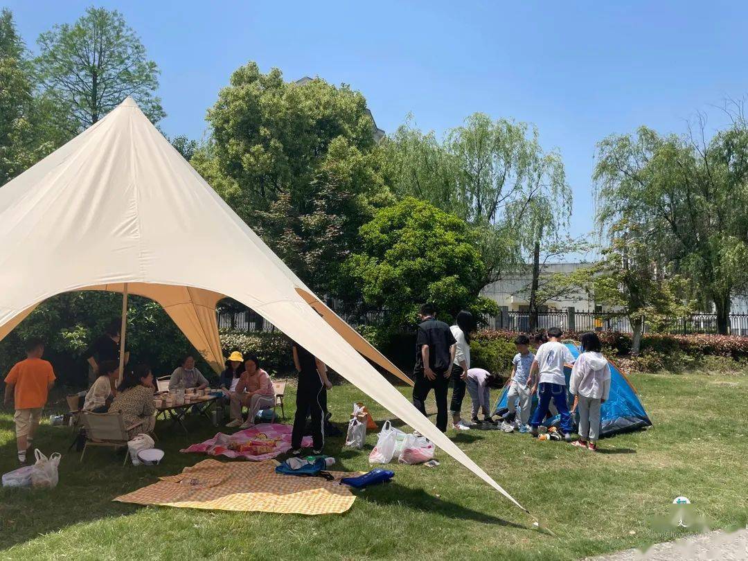 盛泽湖月季园五一期间免费开放(园内项目除外),并举办童趣稻草人活动