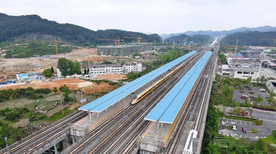 出发,对贵南高铁龙里北至荔波段约175公里线路进行逐级提速综合测试
