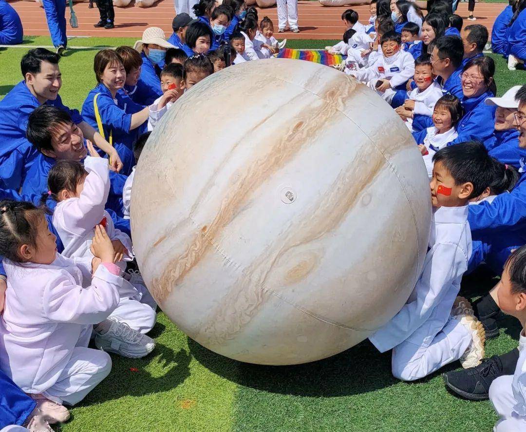 上蔡县县直机关幼儿园开展航天主题亲子运动会_运动场_科学_游戏