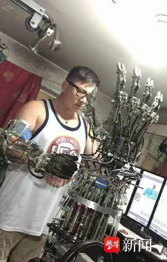 "80后"飞行员研制机械臂12年,研发出救援机器人成为他最大的梦想_周明