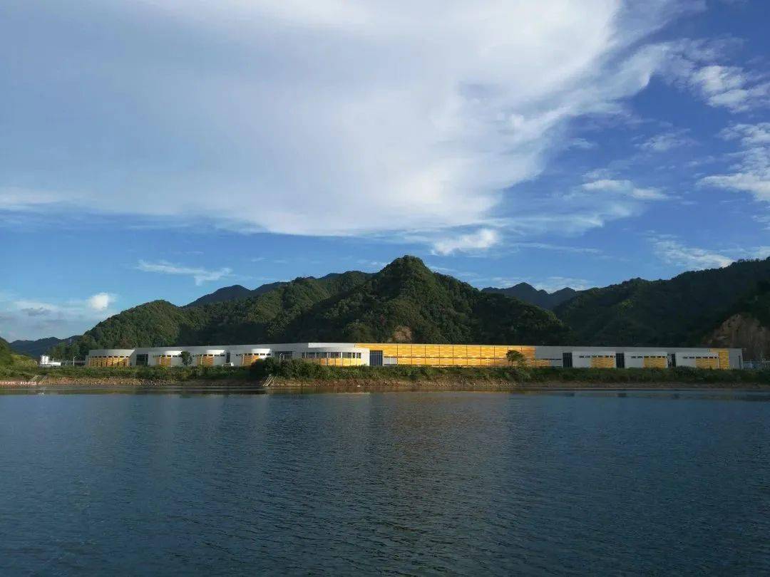 来一次不一样的千岛湖之旅,亲眼看看著名的农夫山泉是如何生产出来的