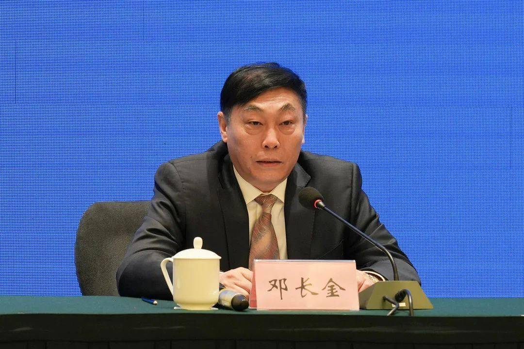 省西部开发办(攀西办)副主任,省发展改革委副主任,一级巡视员邓长金