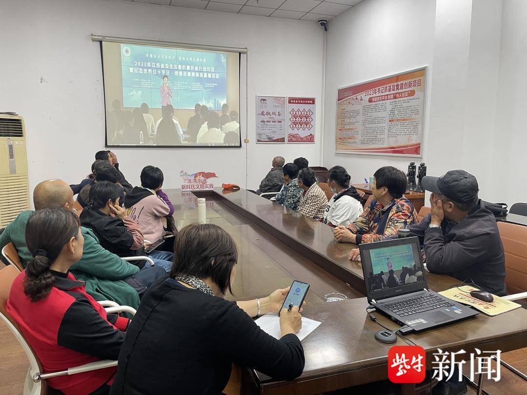 高晨君 记者 张可)5月6日上午,南京栖霞区龙潭街道靖安佳园社区新时代