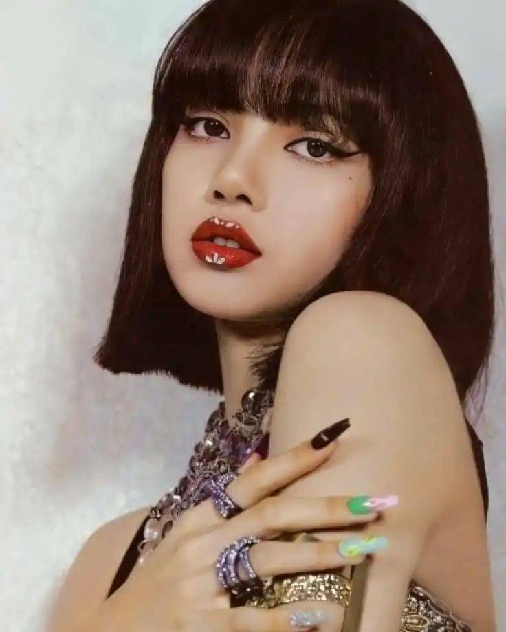 还是当代大学生,对美甲都是情有独钟话题度达到了几百亿的程度在抖音