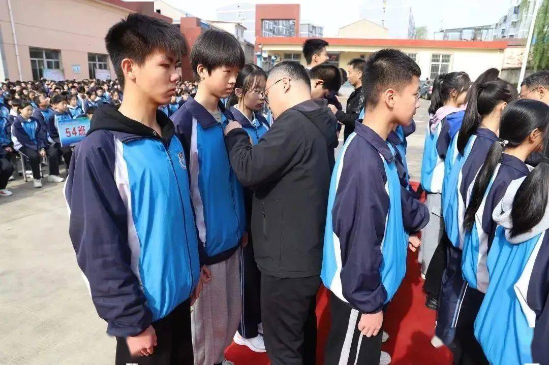 平定县第四中学开展"弘扬五四精神 放飞青春梦想"主题团日活动_入团