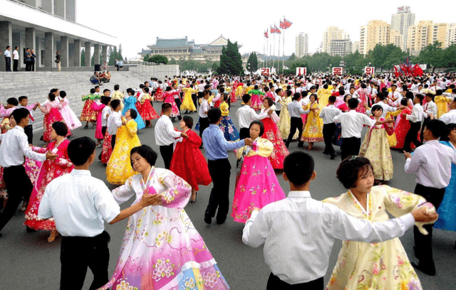 首都平壤是全国最大的城市,常住人口有300多万,但是在我们看来,平壤更