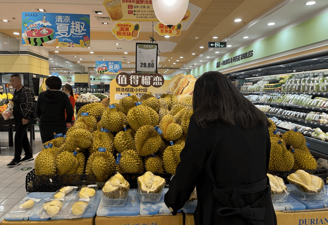 对此,记者走访了bhg生活超市,永辉,京东七鲜等多家超市发现,榴莲均价