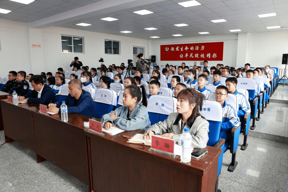 青春与法治同行——蛟河法院携手蛟河十中开展系列普法宣传活动_进行