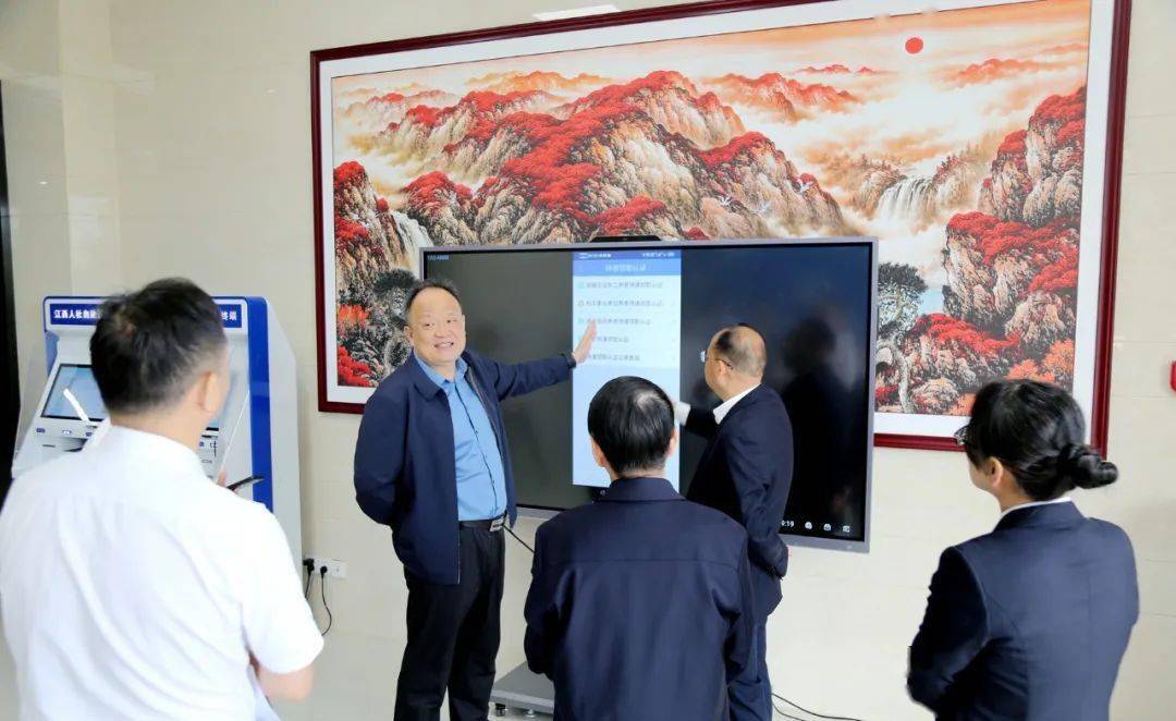 蒋斌到省社保中心走访调研并召开座谈会,厅党组成员,副厅长刘克琦陪同