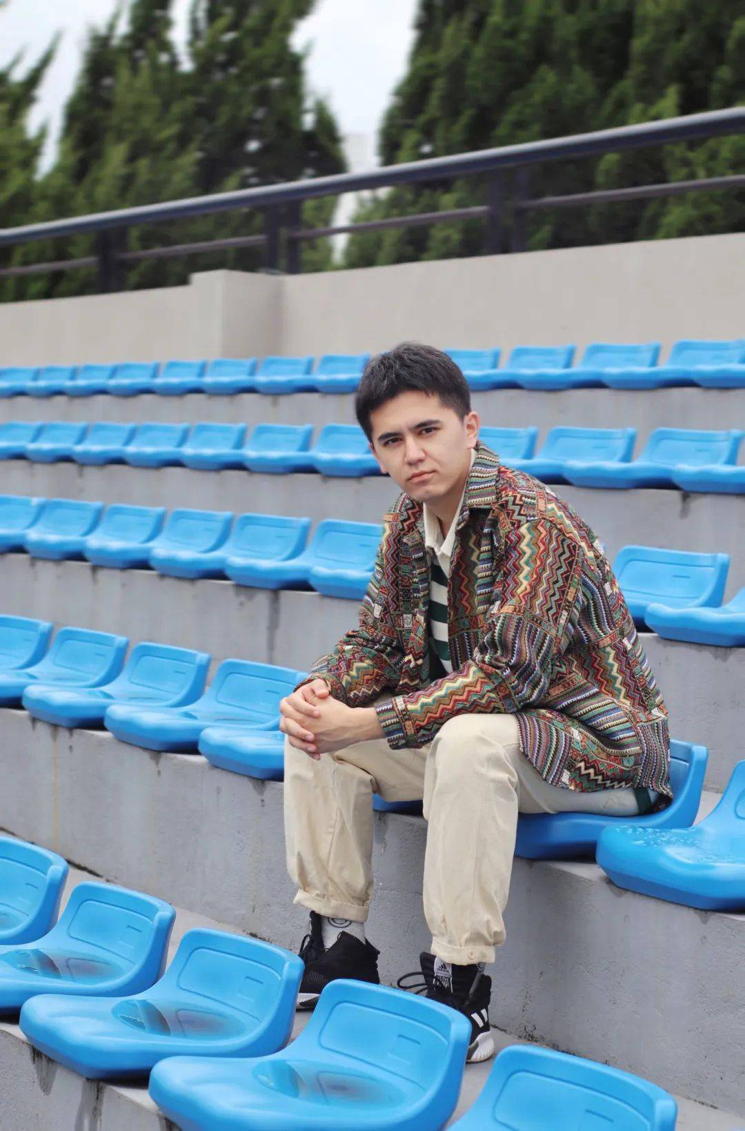 温医街拍|拿捏春日氛围感 做温医最靓的仔_青春_衬衫_气息