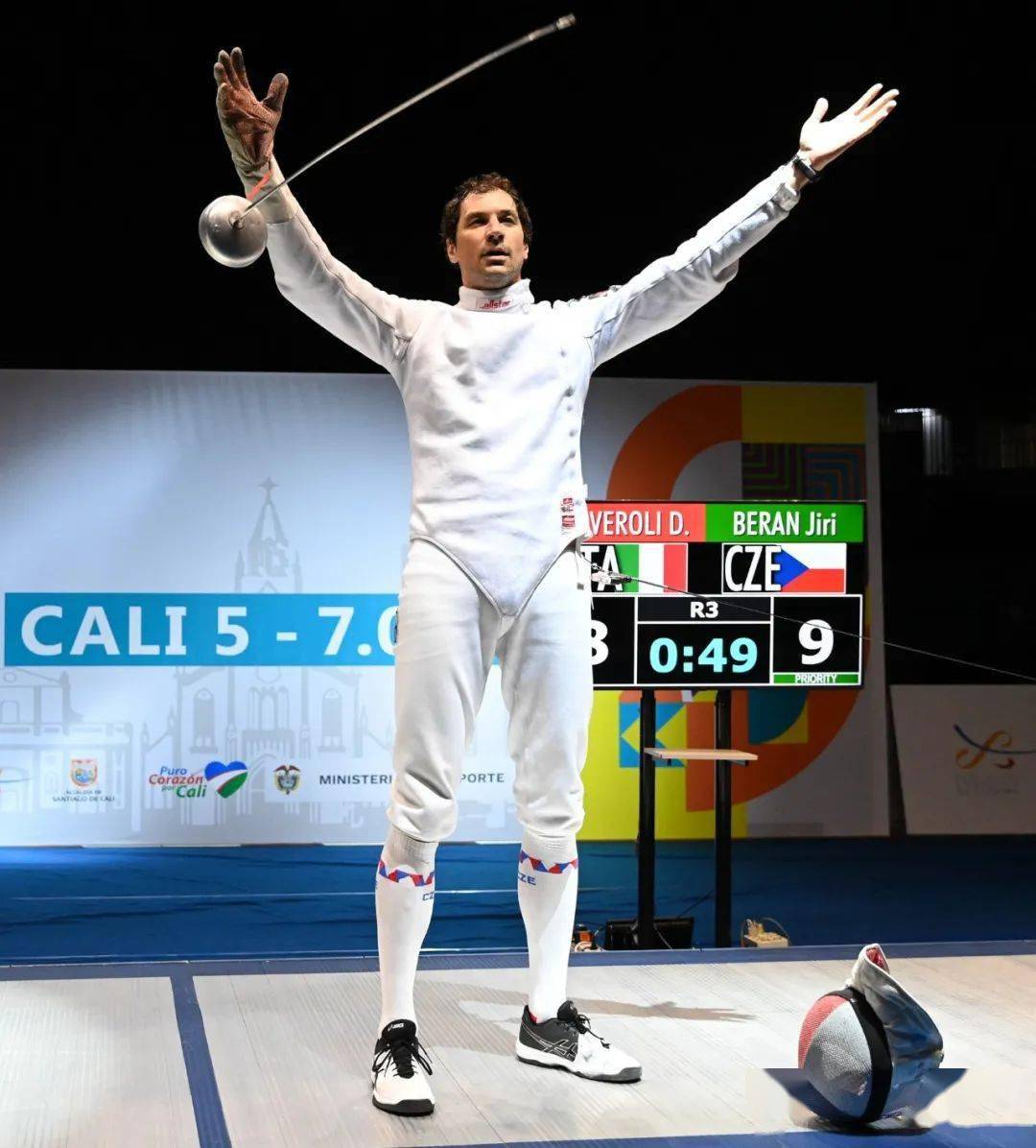 战报/视频】江旻憓张家朗摘金夺银,许杰闯八强,卡利重剑大奖赛,阿尔普