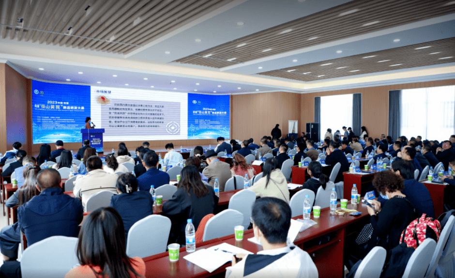 山西省园艺产业发展中心主任王栓福,山西省浑源县县委书记高莹,县长