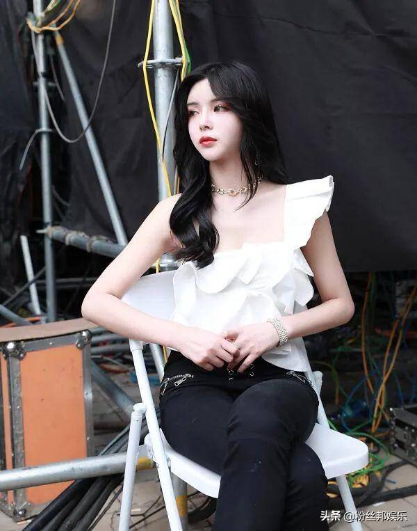 斗鱼苏恩直播走光,平台并未第一时间封禁,类似情况不止发生一次_网友